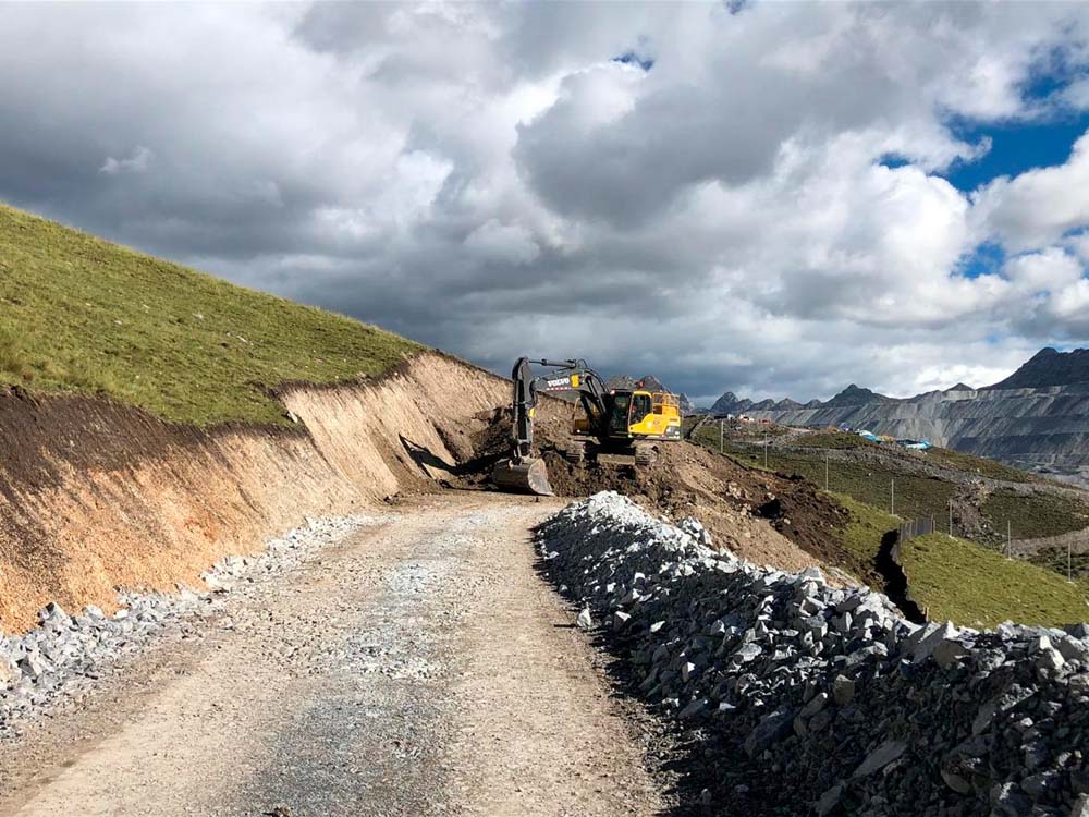 CONSTRUCCIÓN DE OBRAS CIVILES Y MOVIMIENTO DE TIERRAS